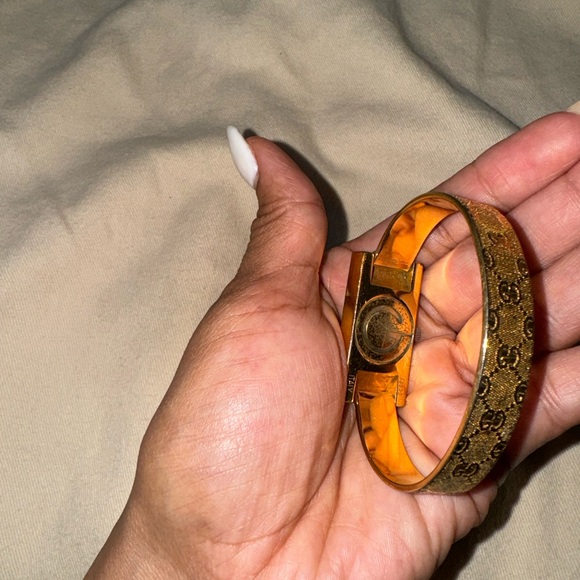 Gucci watch - Picture 13 of 15